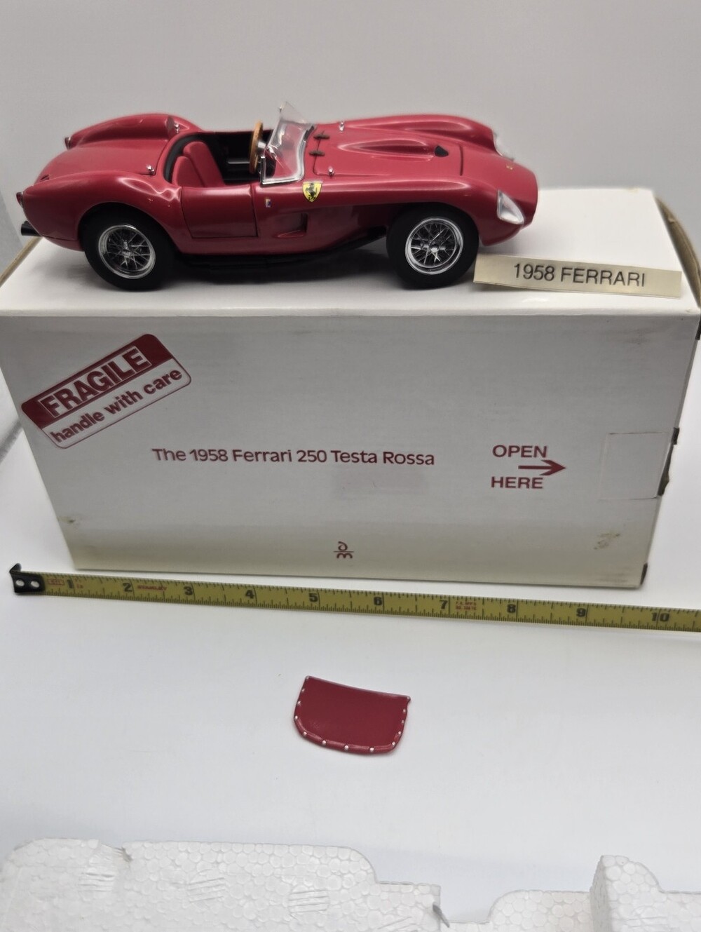1:24 scale Danbury 1958 Ferrari 250 Testa Rossa With Cockpit Cover